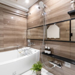 バスルームはゆったりとくつろぎ溢れる空間で、身体も心も癒されます。暖房・涼風・換気・乾燥機能付きで1年中快適です。風呂